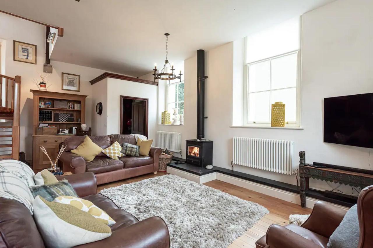Converted Chapel, Stunning Sea & Mountain Views! Penmaenmawr ภายนอก รูปภาพ